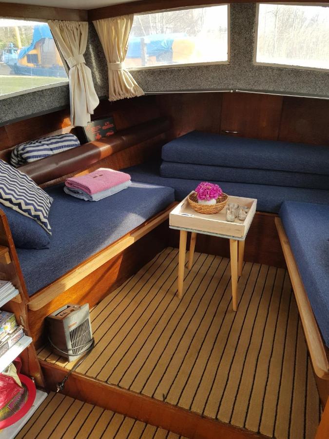 Boat Ella - Kamperen Op Het Water -Niet Om Mee Te Varen -Read Host Profile-Lees Hostprofiel Jutrijp Экстерьер фото