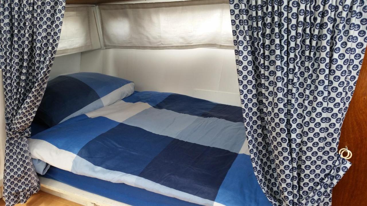 Boat Ella - Kamperen Op Het Water -Niet Om Mee Te Varen -Read Host Profile-Lees Hostprofiel Jutrijp Экстерьер фото