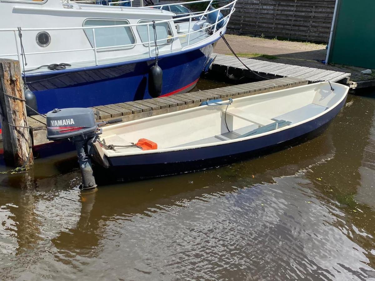 Boat Ella - Kamperen Op Het Water -Niet Om Mee Te Varen -Read Host Profile-Lees Hostprofiel Jutrijp Экстерьер фото