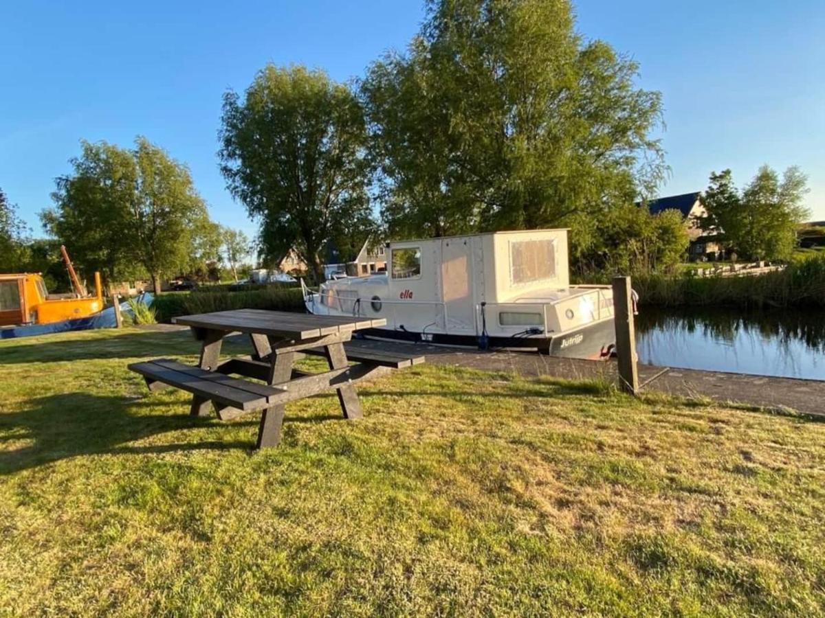 Boat Ella - Kamperen Op Het Water -Niet Om Mee Te Varen -Read Host Profile-Lees Hostprofiel Jutrijp Экстерьер фото
